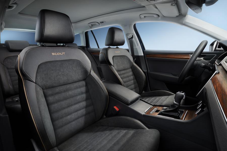 Интерьер Skoda Superb Scout 2019 года  (WW) (фото 11 из 72)